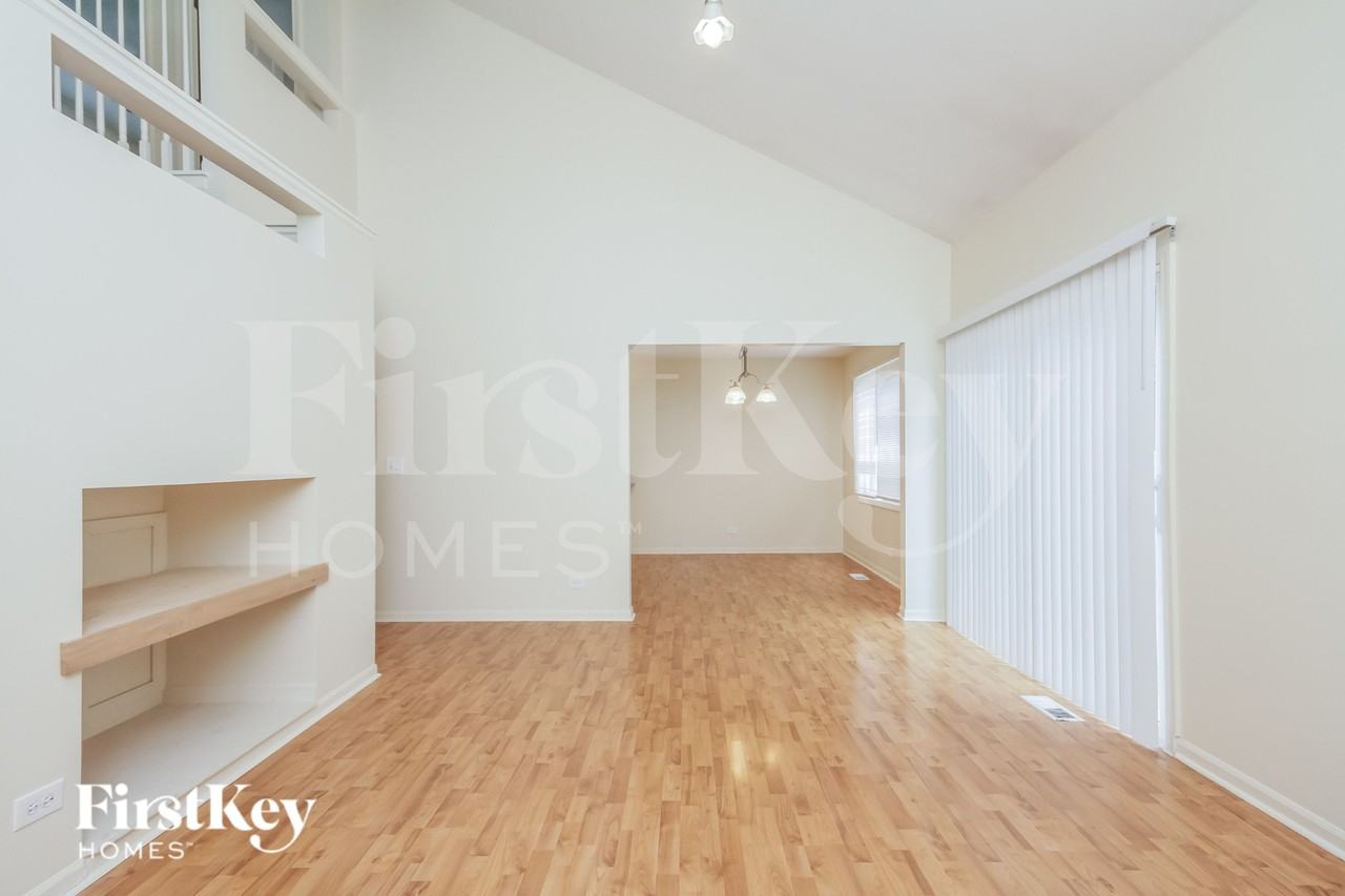 1421 Timber Ln - Photo 4 of 16