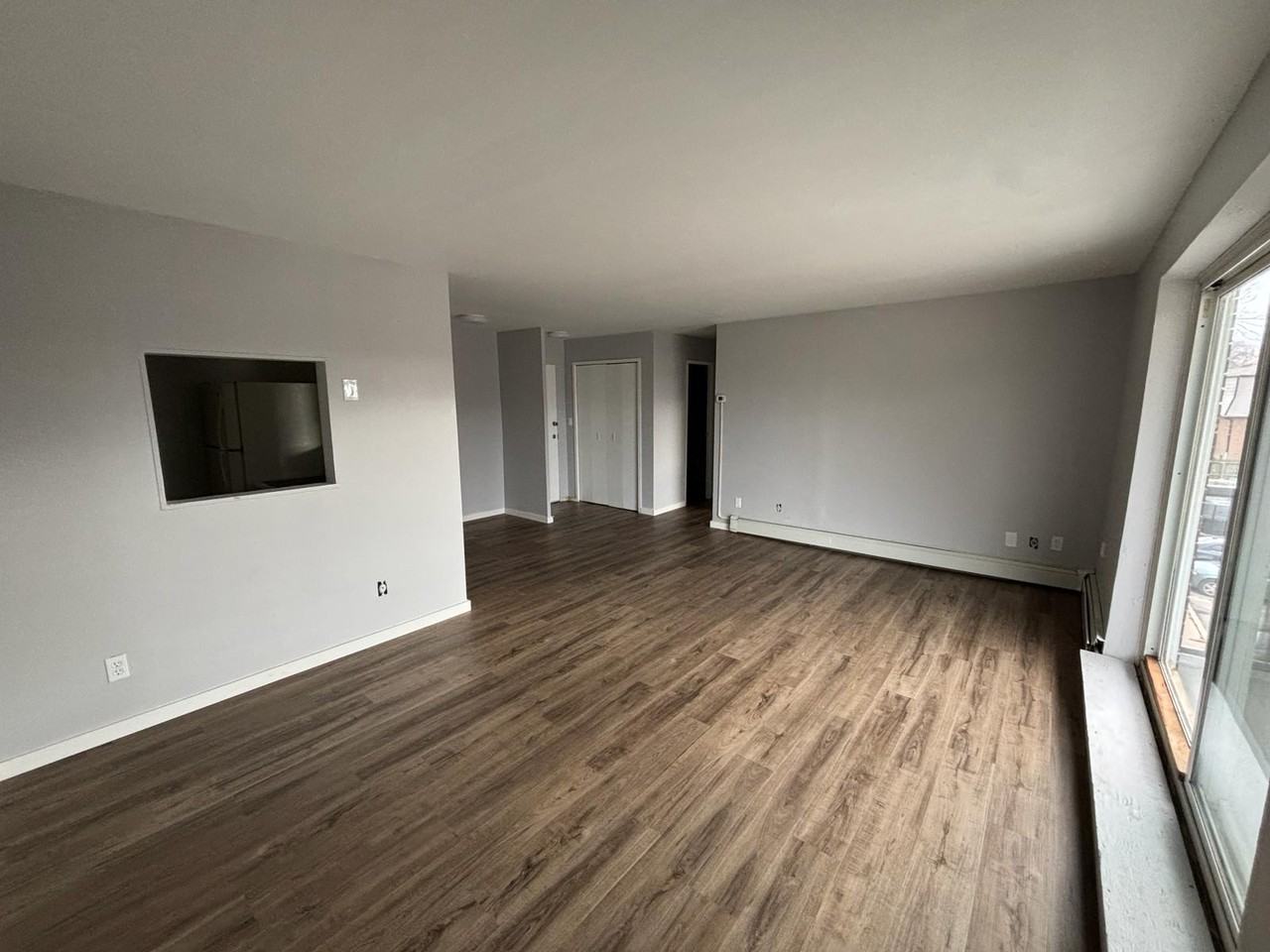 266 Christina St S - Photo 4 of 8