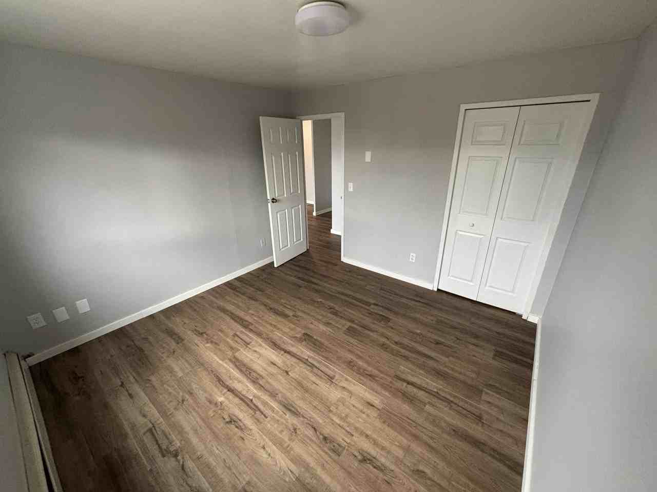 266 Christina St S - Photo 6 of 8