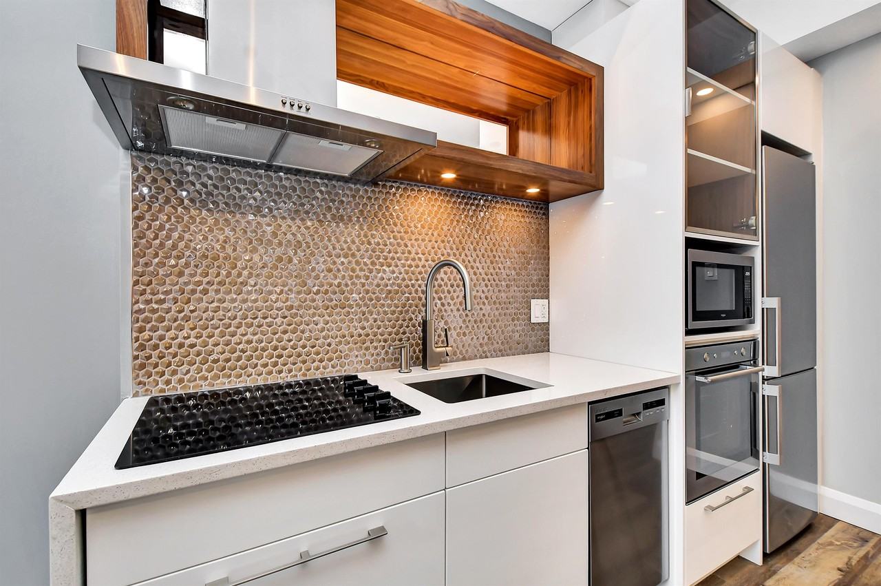 534 Lisgar Street - Photo 4 of 20