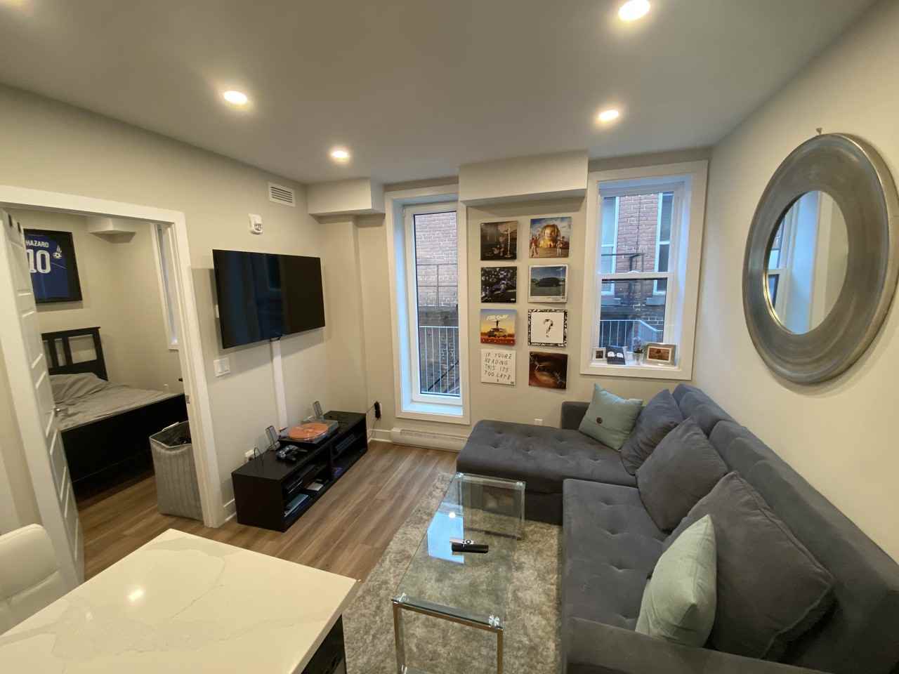 2077 Boulevard de Maisonneuve - Photo 2 of 9