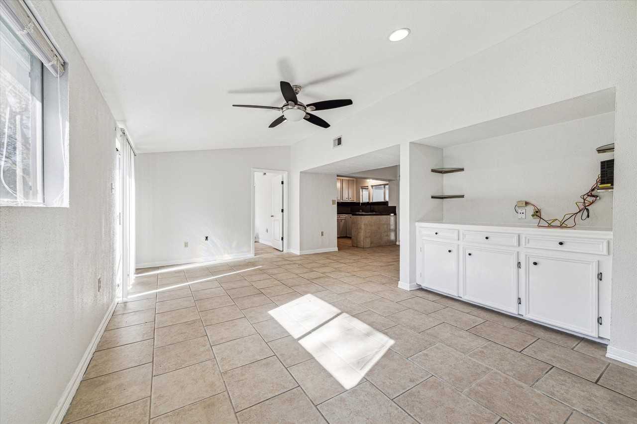 5125 Maple St - Photo 4 of 14