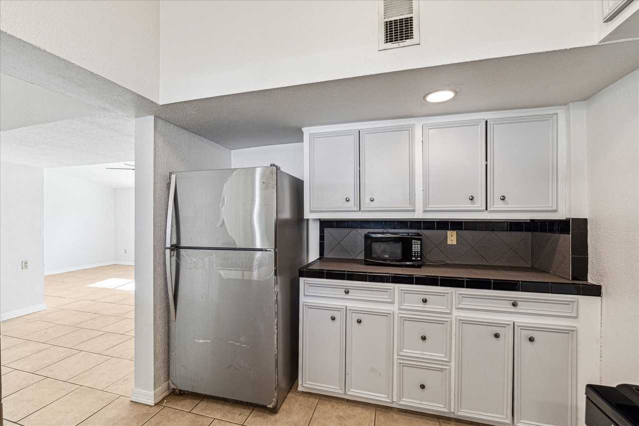 5125 Maple St - Photo 6 of 14