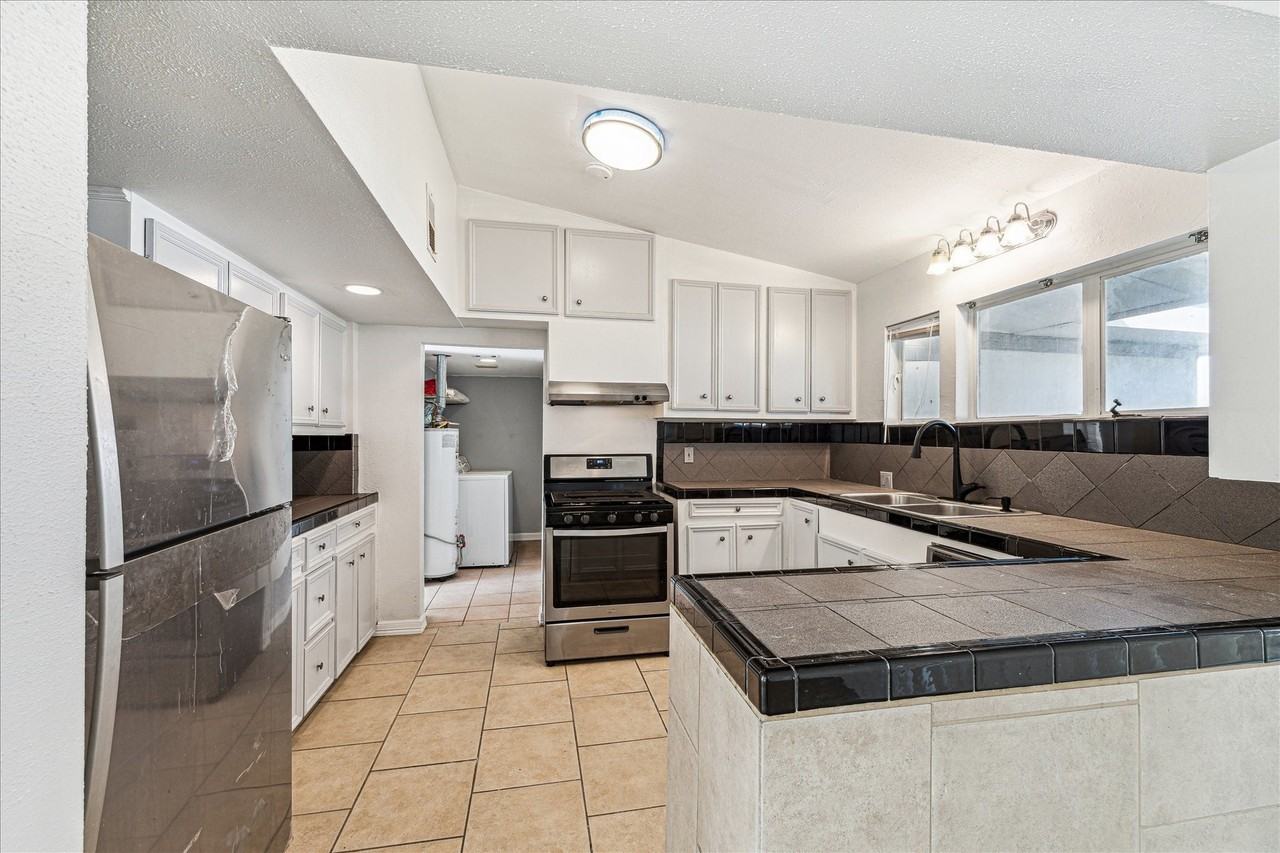 5125 Maple St - Photo 7 of 14