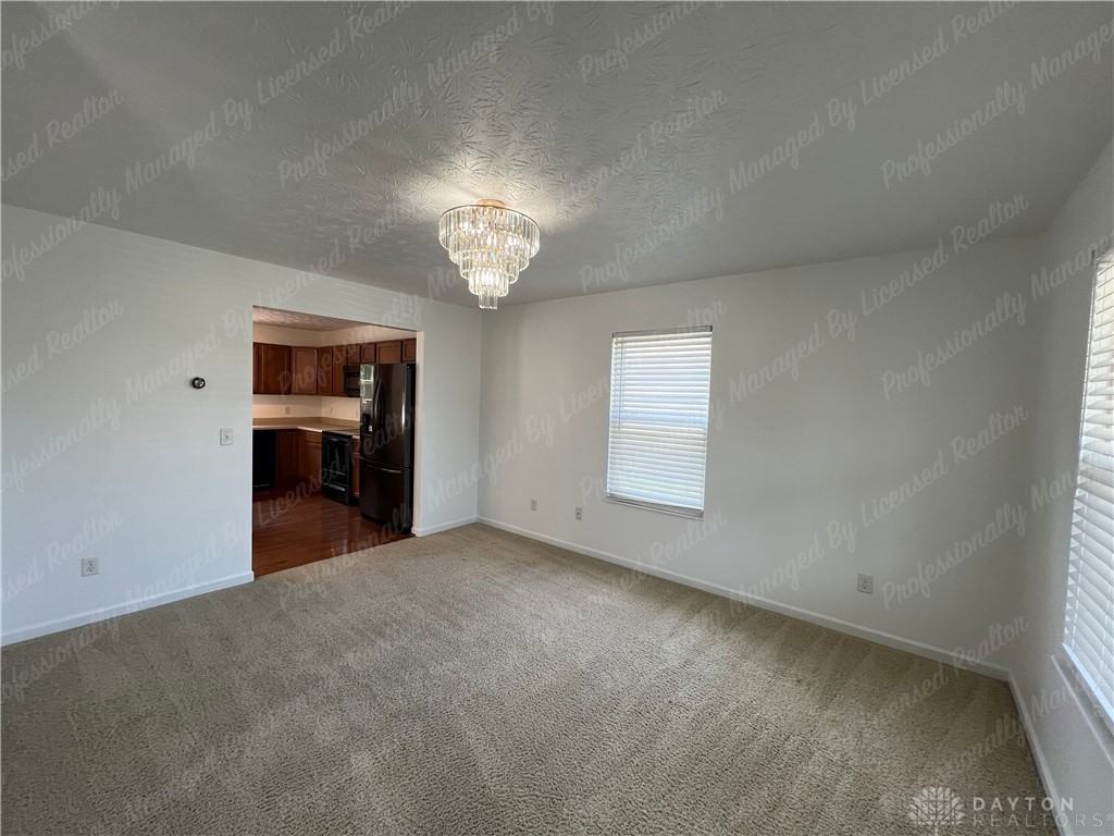 390 Chapelgate Dr - Photo 5 of 39