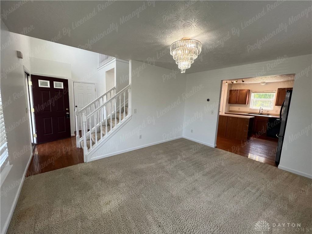 390 Chapelgate Dr - Photo 6 of 39