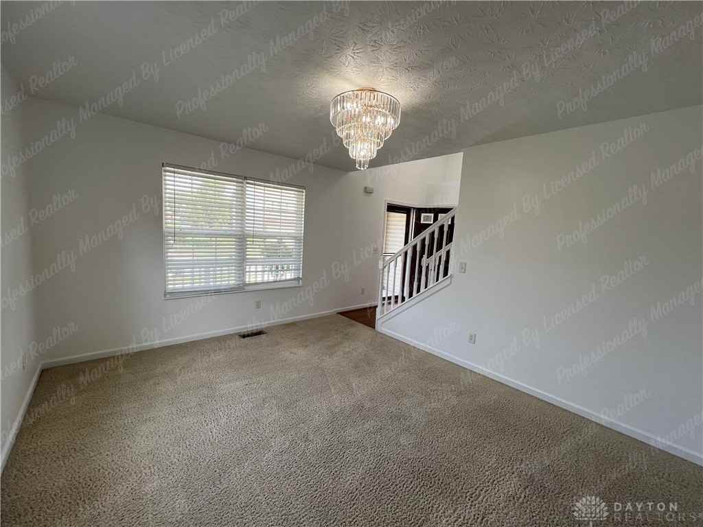 390 Chapelgate Dr - Photo 7 of 39