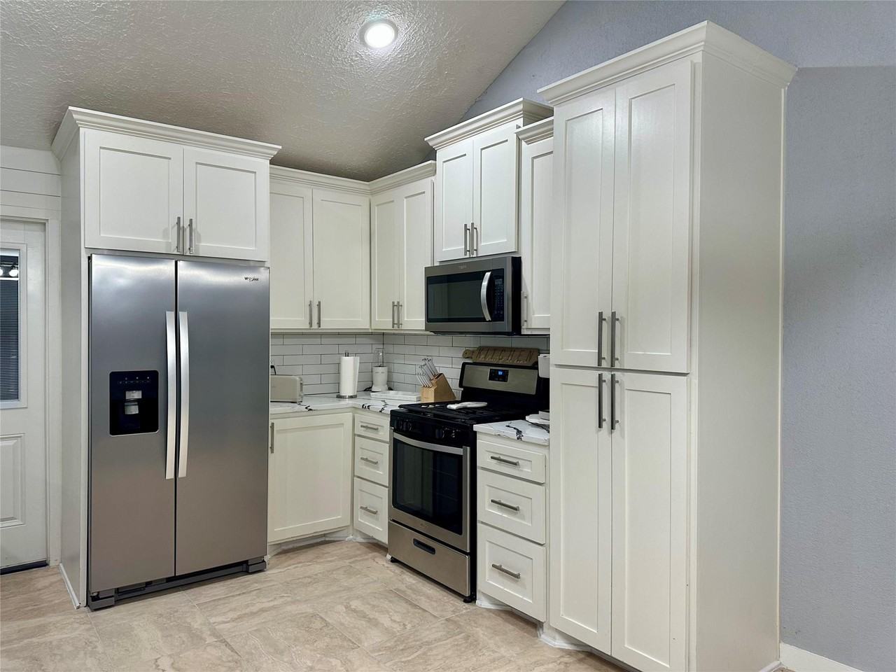 7114 Goldendale Ct - Photo 3 of 23