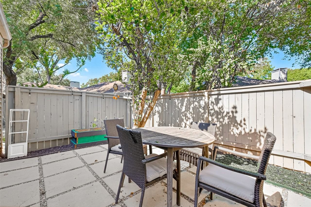 1422 Chardonnay Dr - Photo 2 of 42