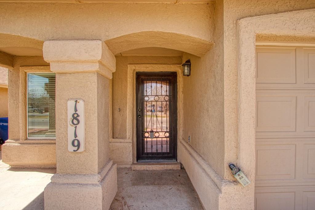 1819 Shreya St - Photo 2 of 41