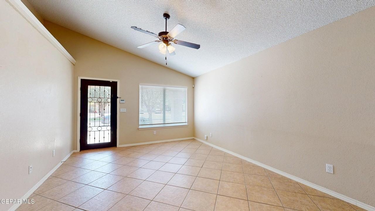 1819 Shreya St - Photo 4 of 41