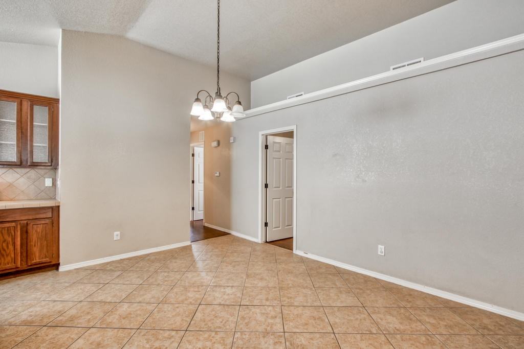 1819 Shreya St - Photo 7 of 41