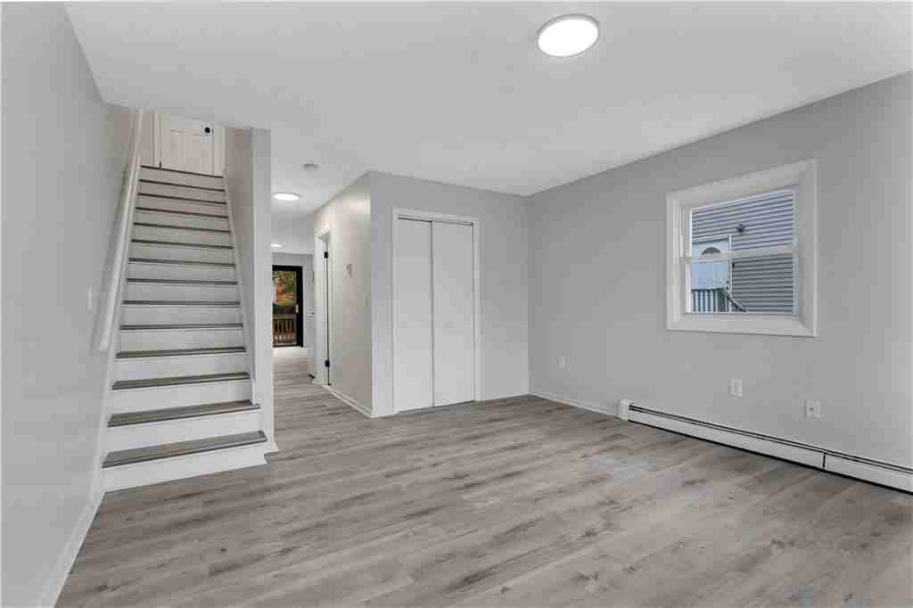 105 Roosevelt St - Photo 3 of 23