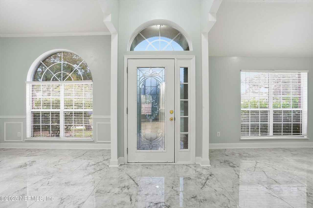 2810 Sweetholly Dr - Photo 4 of 28