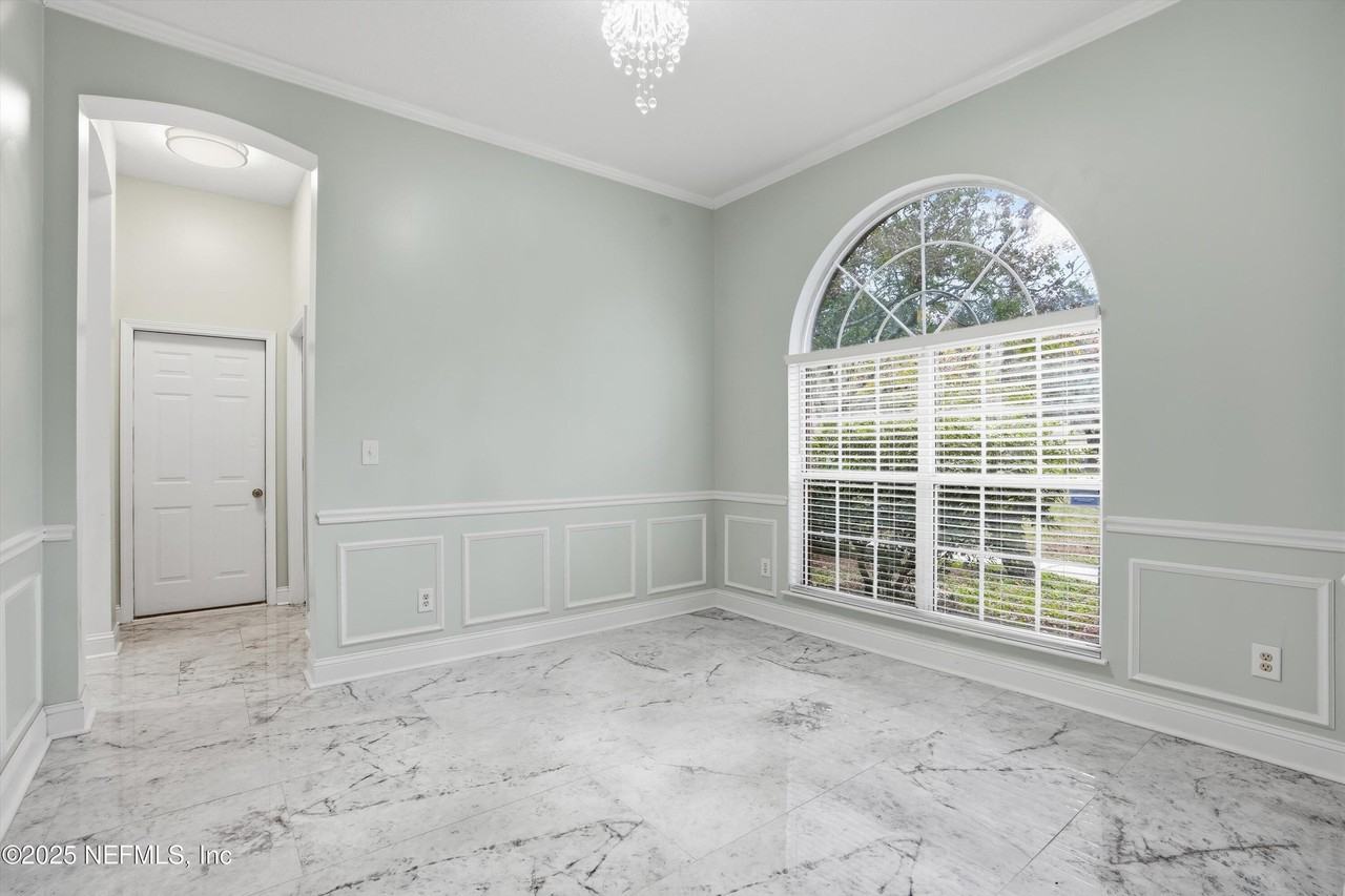 2810 Sweetholly Dr - Photo 5 of 28