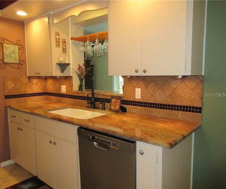 1279 Grenada Ave - Photo 4 of 11