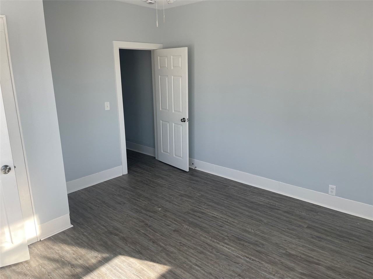 5202 Avenue S - Photo 3 of 5