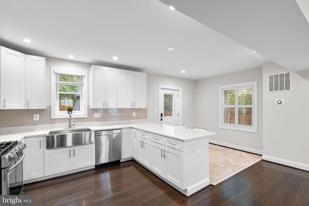 535 N George Mason Dr - Photo 3 of 34