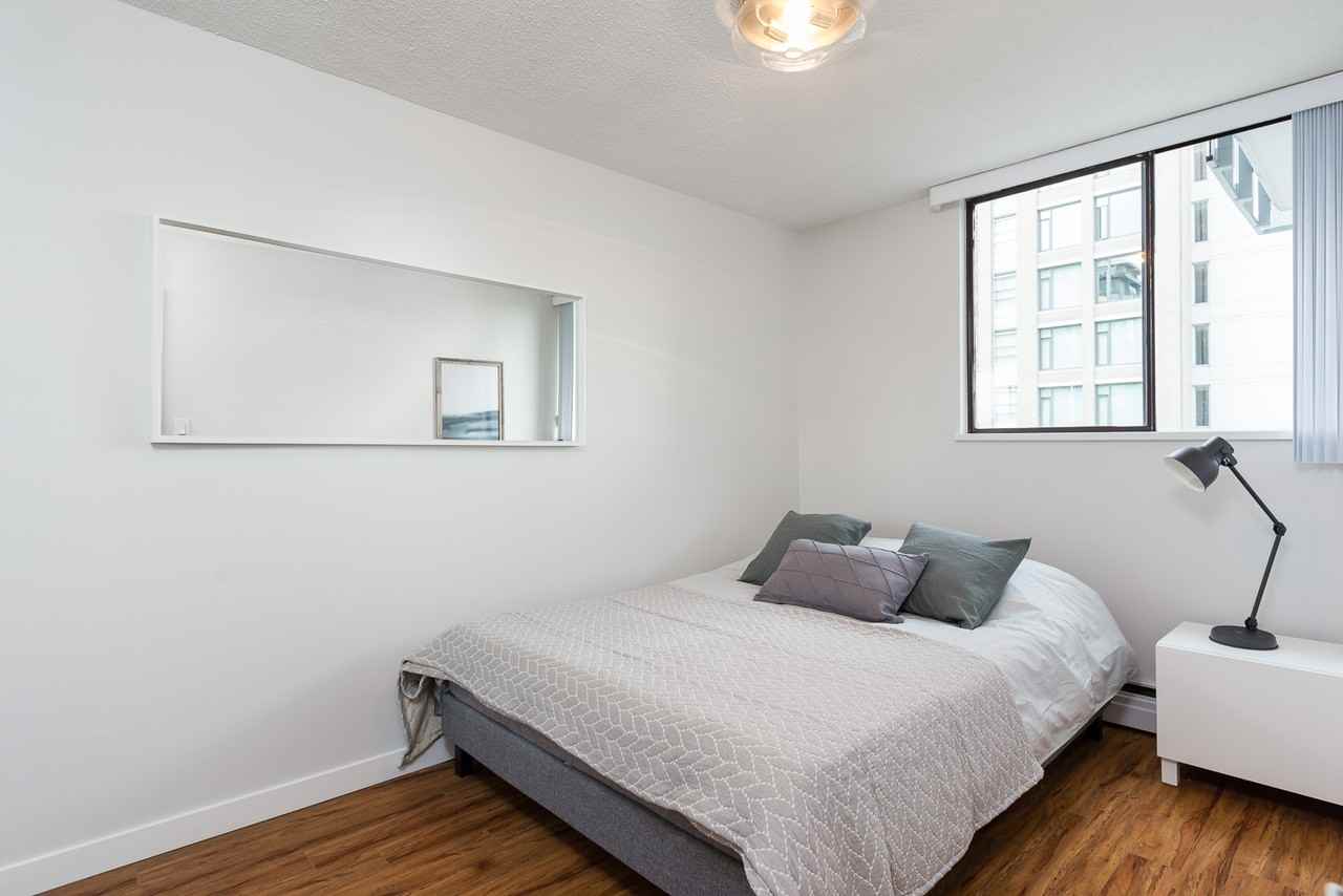 1920 Alberni St - Photo 5 of 8