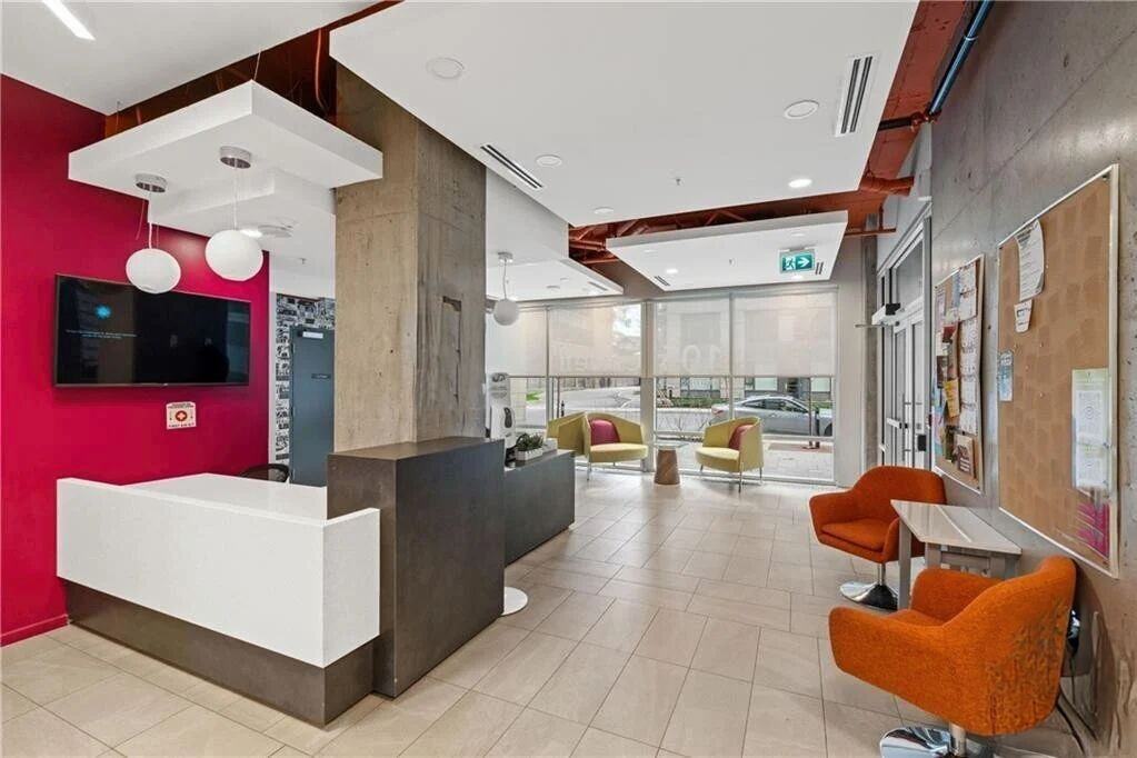 105 Champagne Ave S - Photo 6 of 50