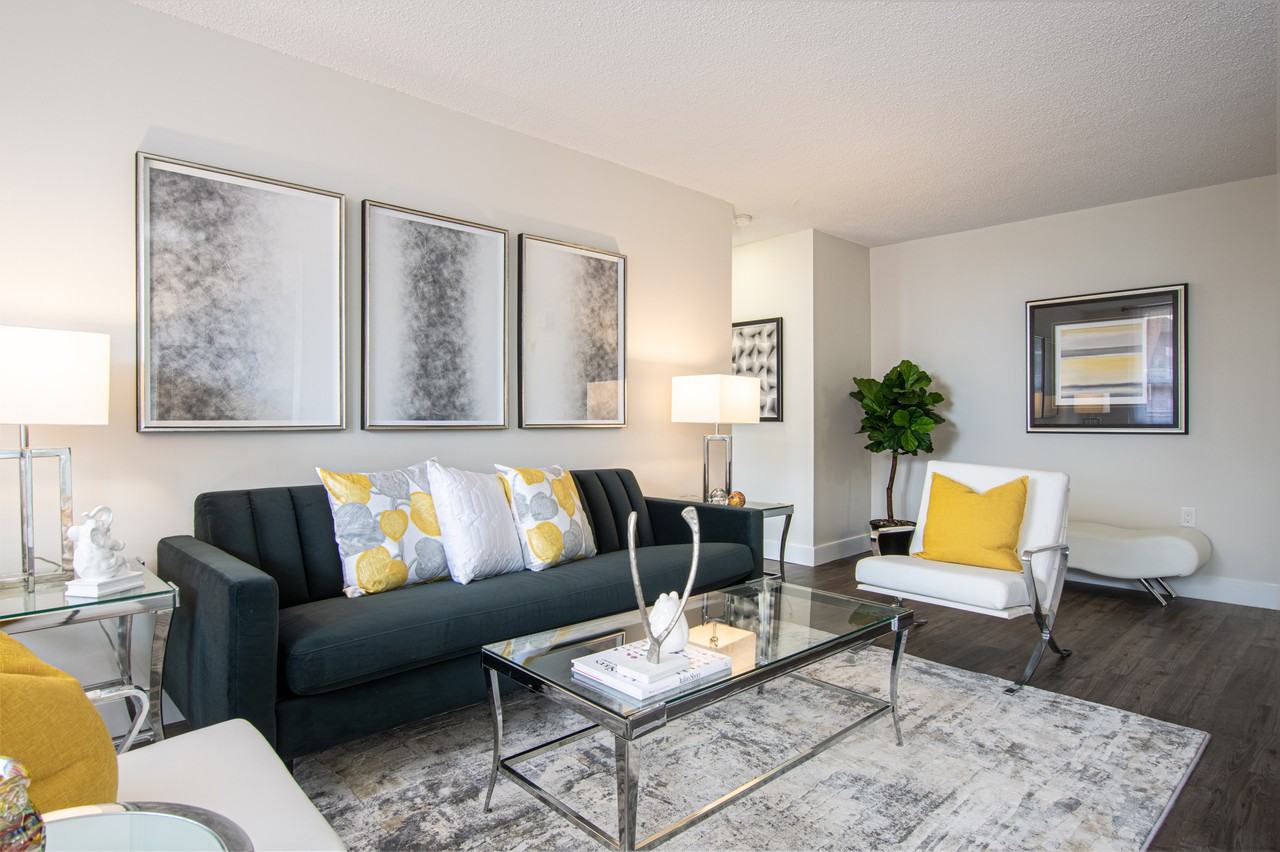 151 Hughson St S - Photo 3 of 18