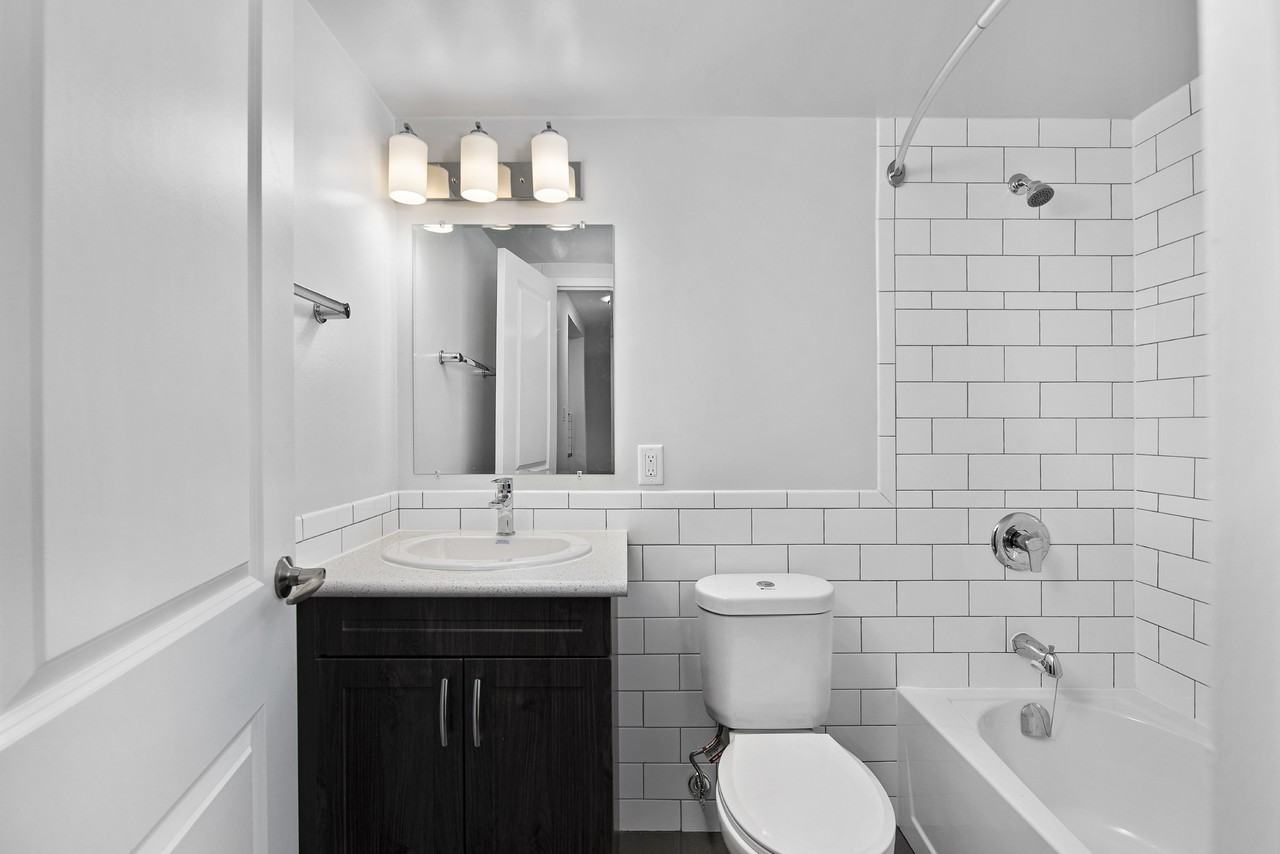 151 Hughson St S - Photo 4 of 18