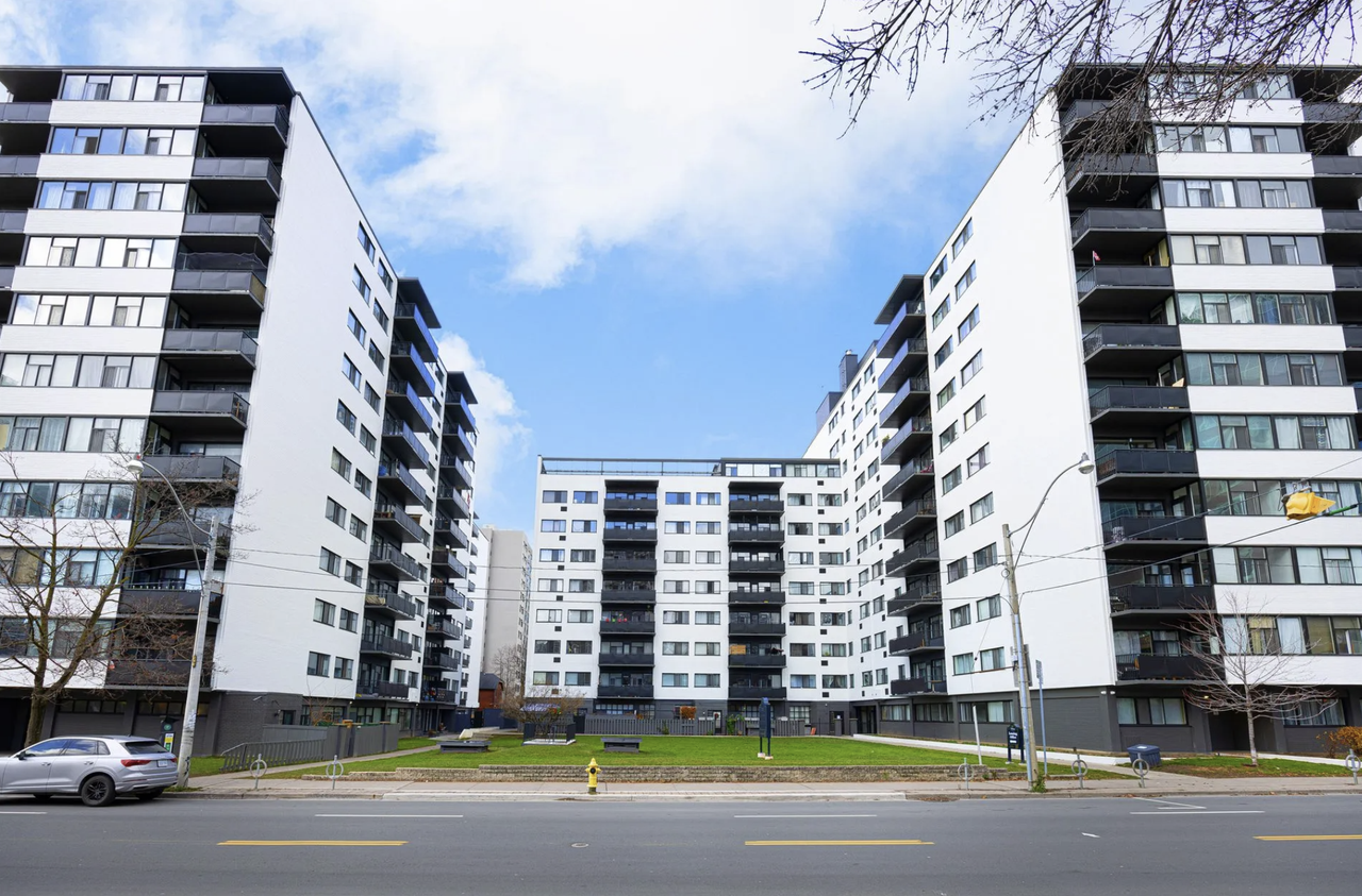 100 Gloucester St - Photo 3 of 12