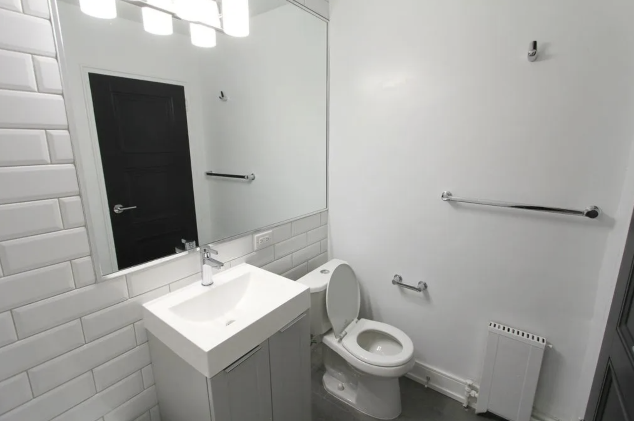 100 Gloucester St - Photo 5 of 12