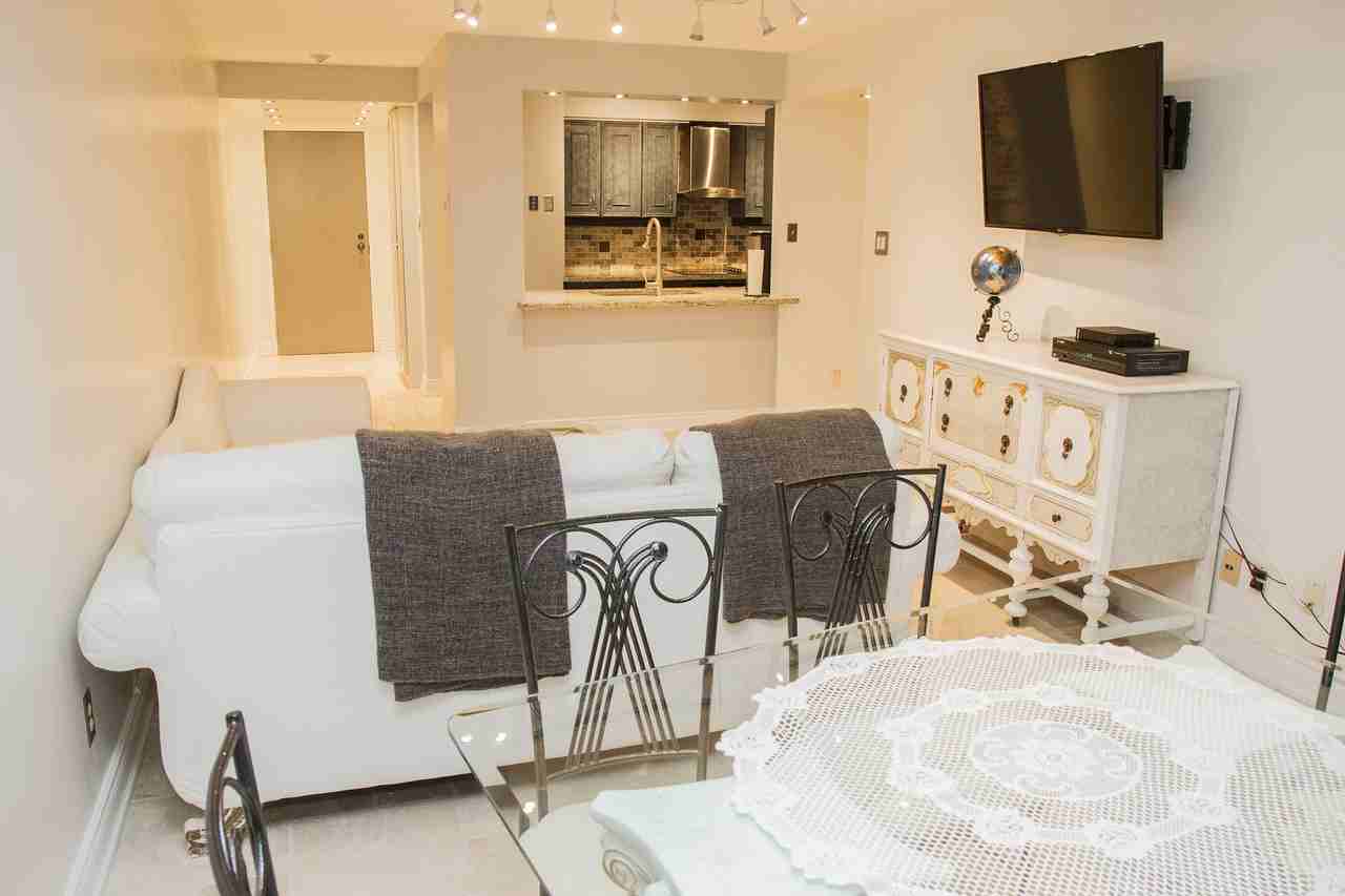 50 Eglinton Ave W - Photo 7 of 14