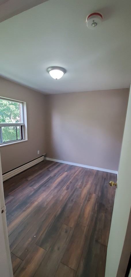 68 Cameron Ave - Photo 4 of 36