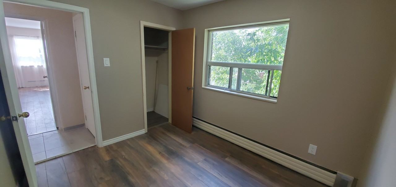 68 Cameron Ave - Photo 7 of 36