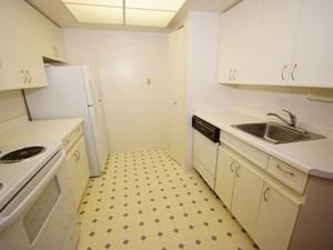 1001 Bay St - Photo 4 of 6