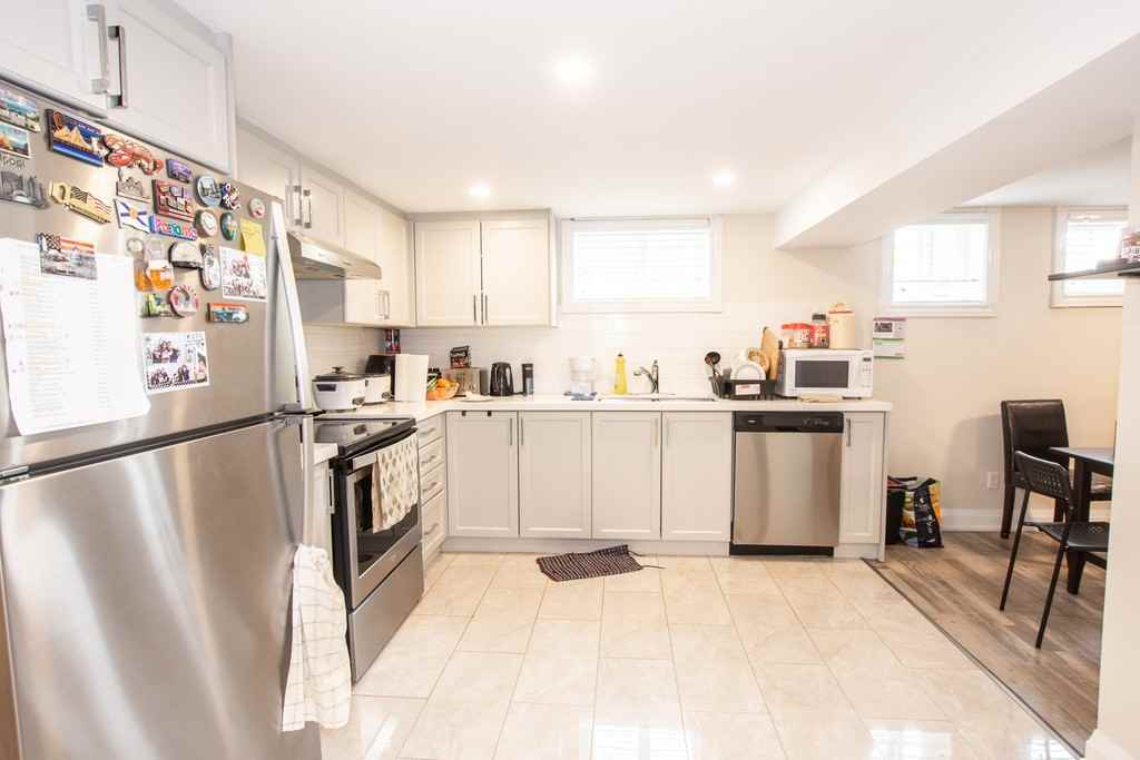 510 Queen Victoria Dr - Photo 2 of 50