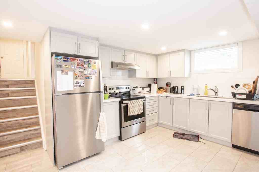 510 Queen Victoria Dr - Photo 3 of 50