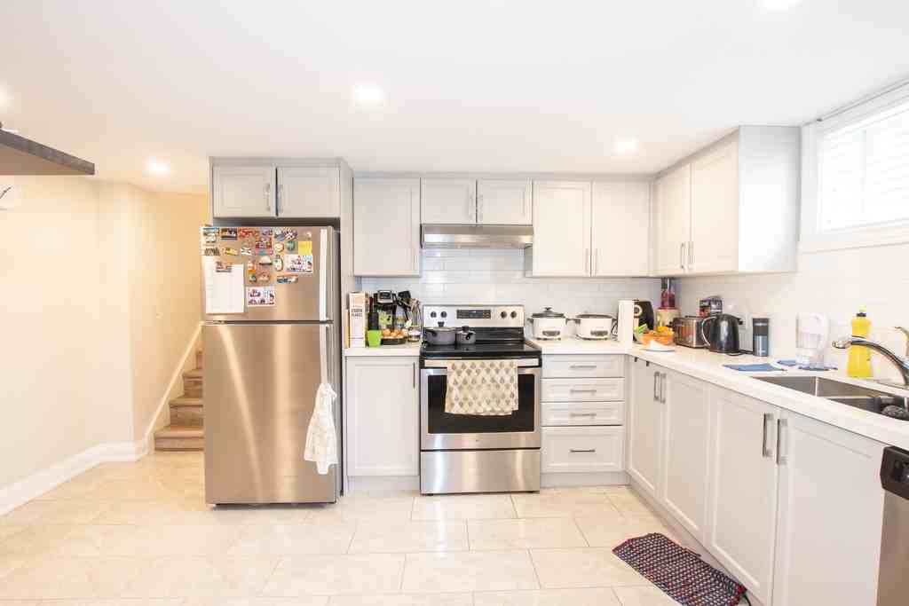 510 Queen Victoria Dr - Photo 4 of 50