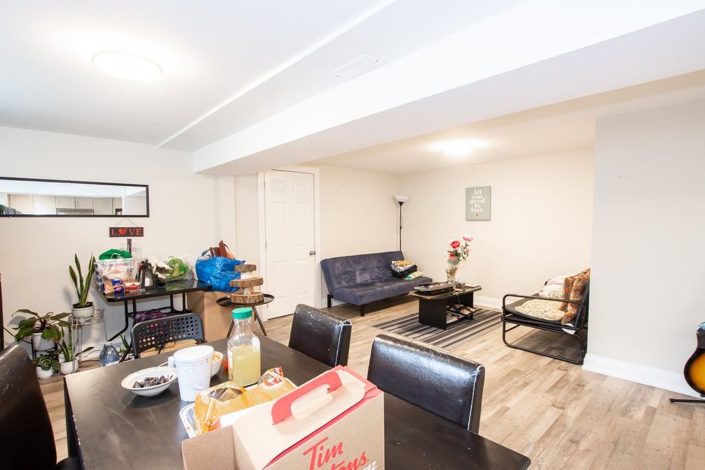 510 Queen Victoria Dr - Photo 5 of 50