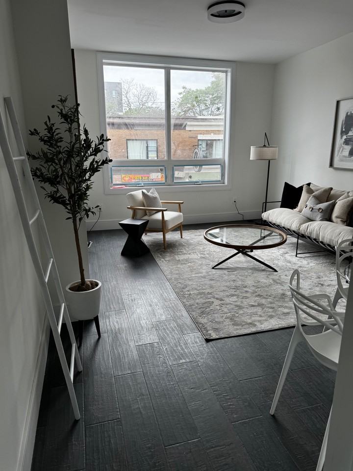 307 Barton St E - Photo 2 of 4