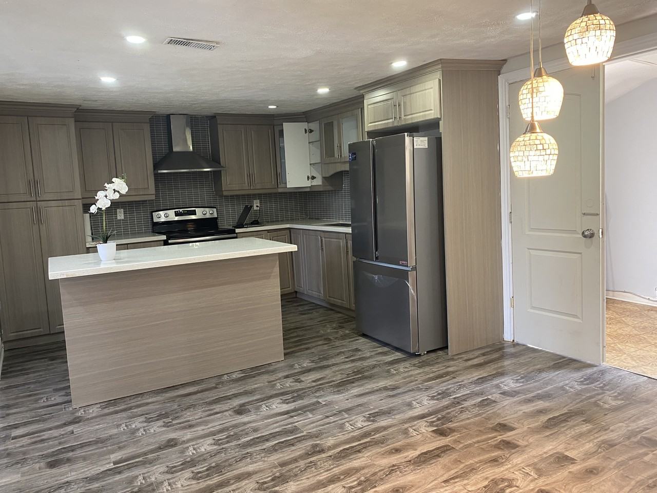 6303 Chippewa Rd - Photo 2 of 10