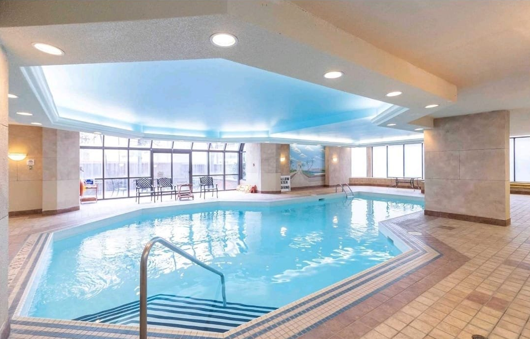 633 Bay St - Photo 5 of 19