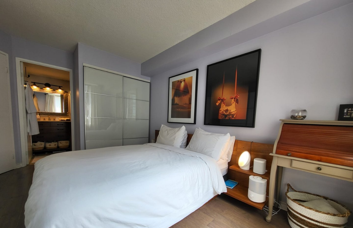 633 Bay St - Photo 6 of 19