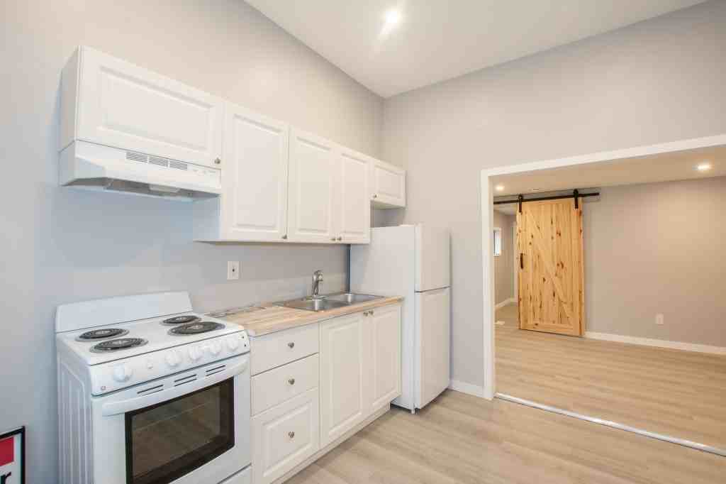 5431 Bridge St - Photo 2 of 30