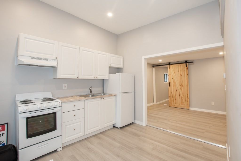 5431 Bridge St - Photo 4 of 30