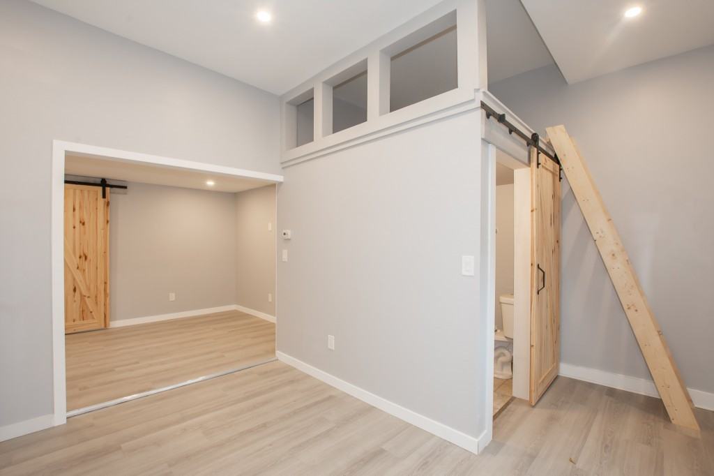 5431 Bridge St - Photo 5 of 30