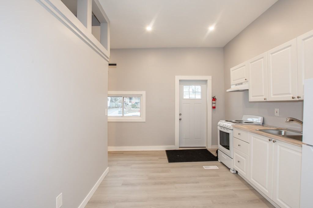 5431 Bridge St - Photo 6 of 30