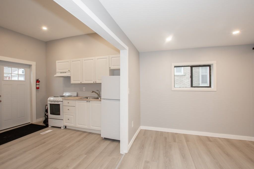 5431 Bridge St - Photo 7 of 30