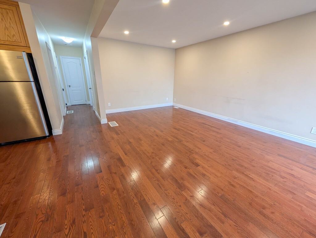 45 Mohawk Rd E - Photo 2 of 31