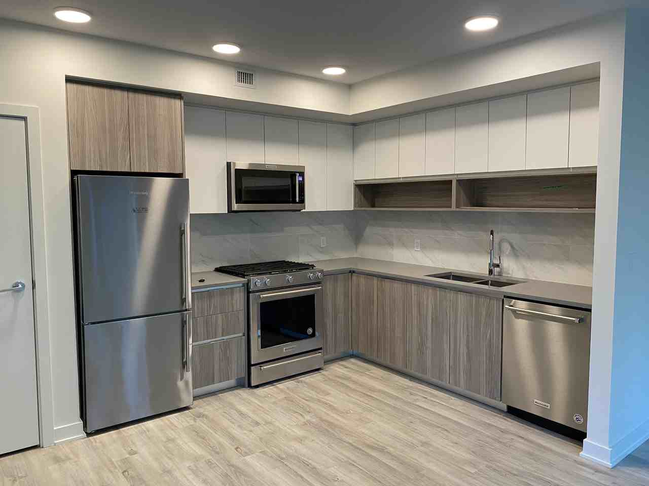 8940 University Cres - Photo 2 of 11