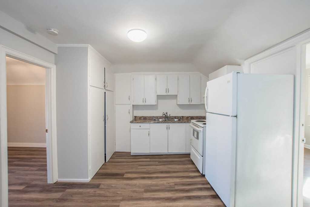 44 Rodman St - Photo 6 of 30