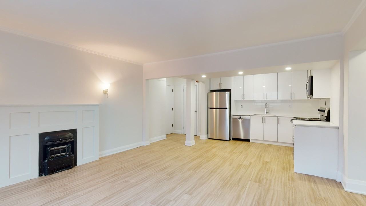 320 Lonsdale Rd - Photo 2 of 14