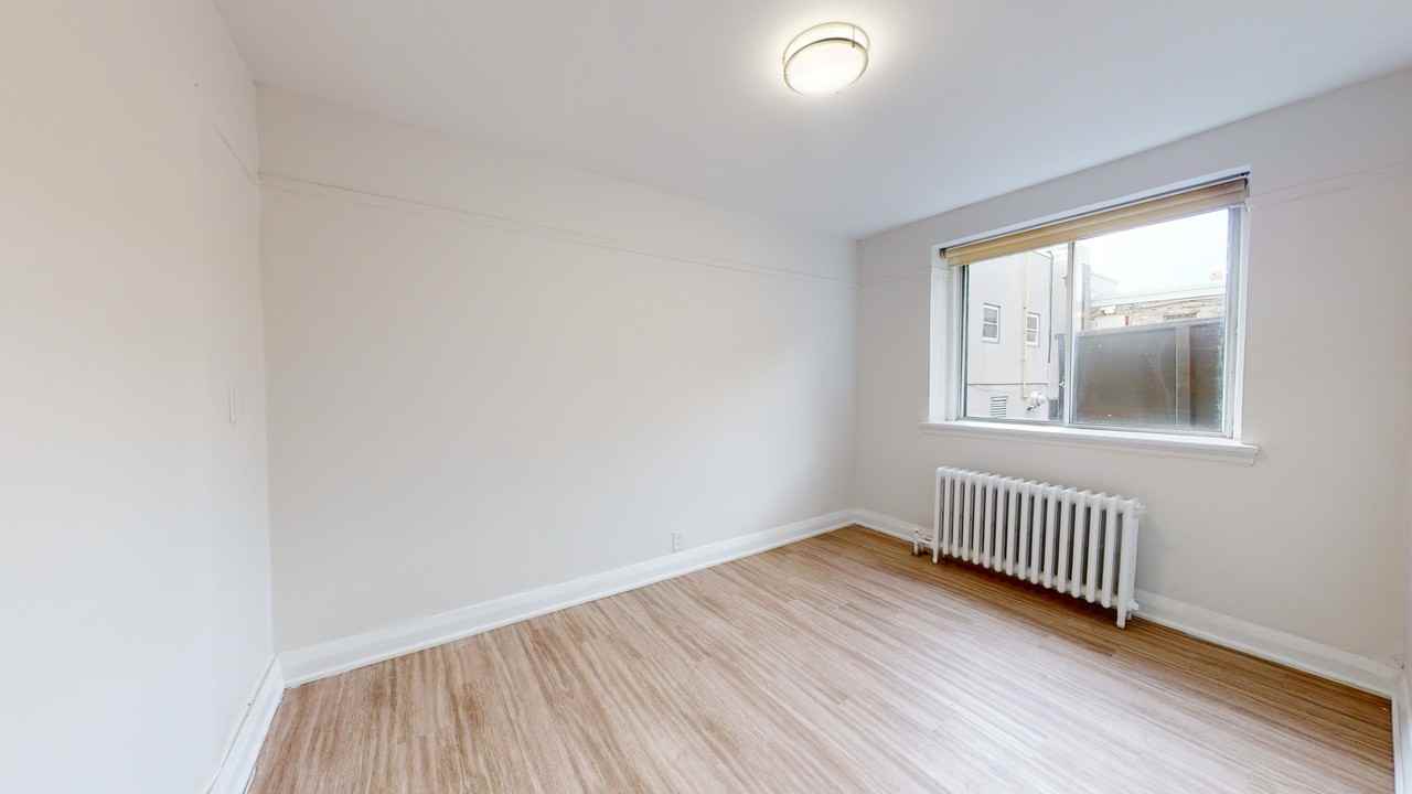 320 Lonsdale Rd - Photo 5 of 14